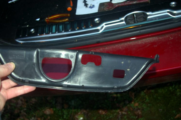 Fitting a Peugeot 308SW reversing camera step C-3